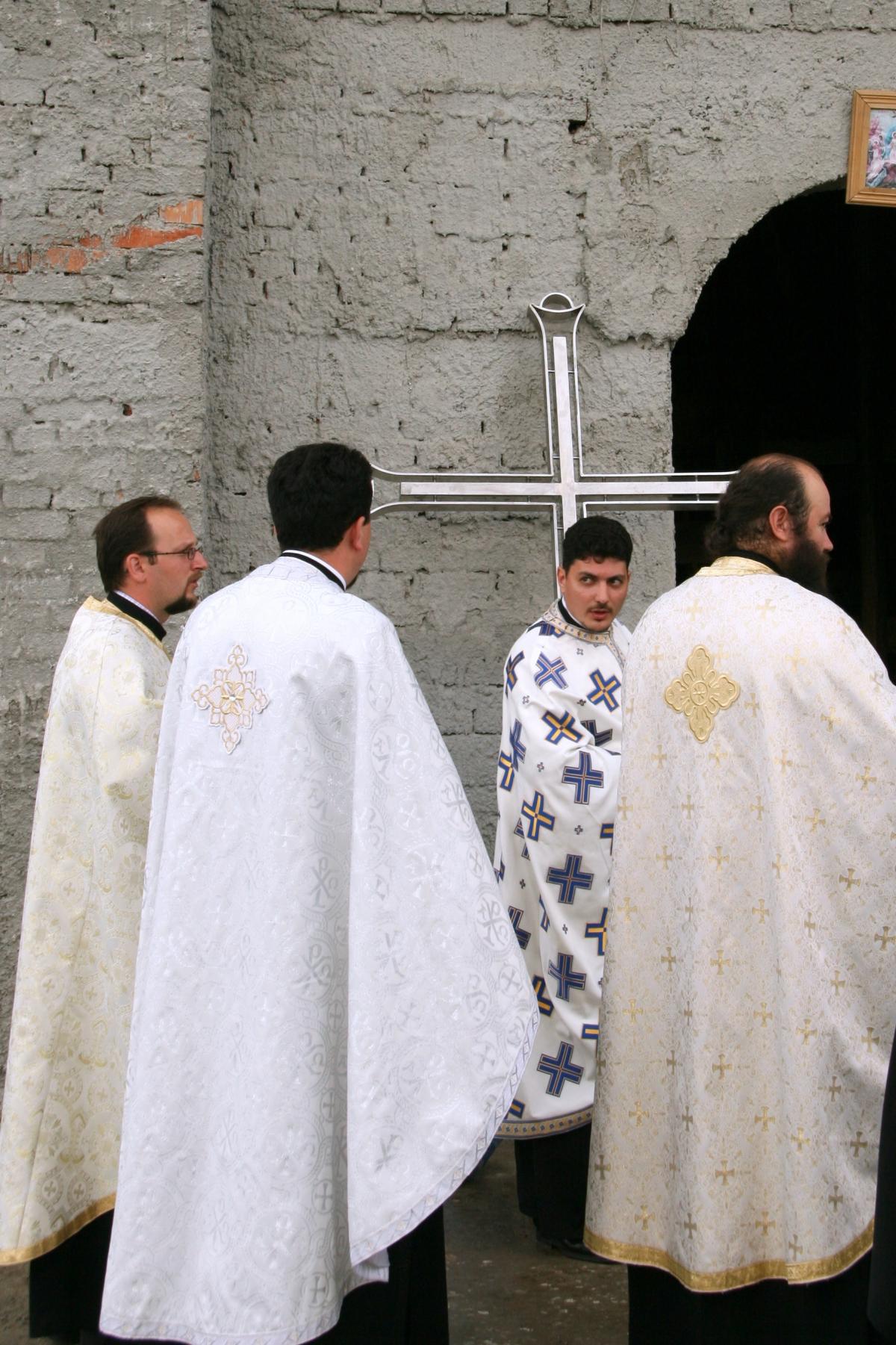 Sfintirea crucilor 2010