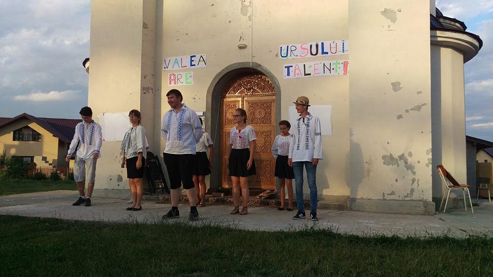 Viitorul ansamblu de dansuri populare